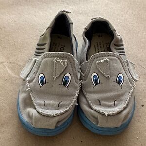 Toms Kids' Beige and Blue Shark Sneakers